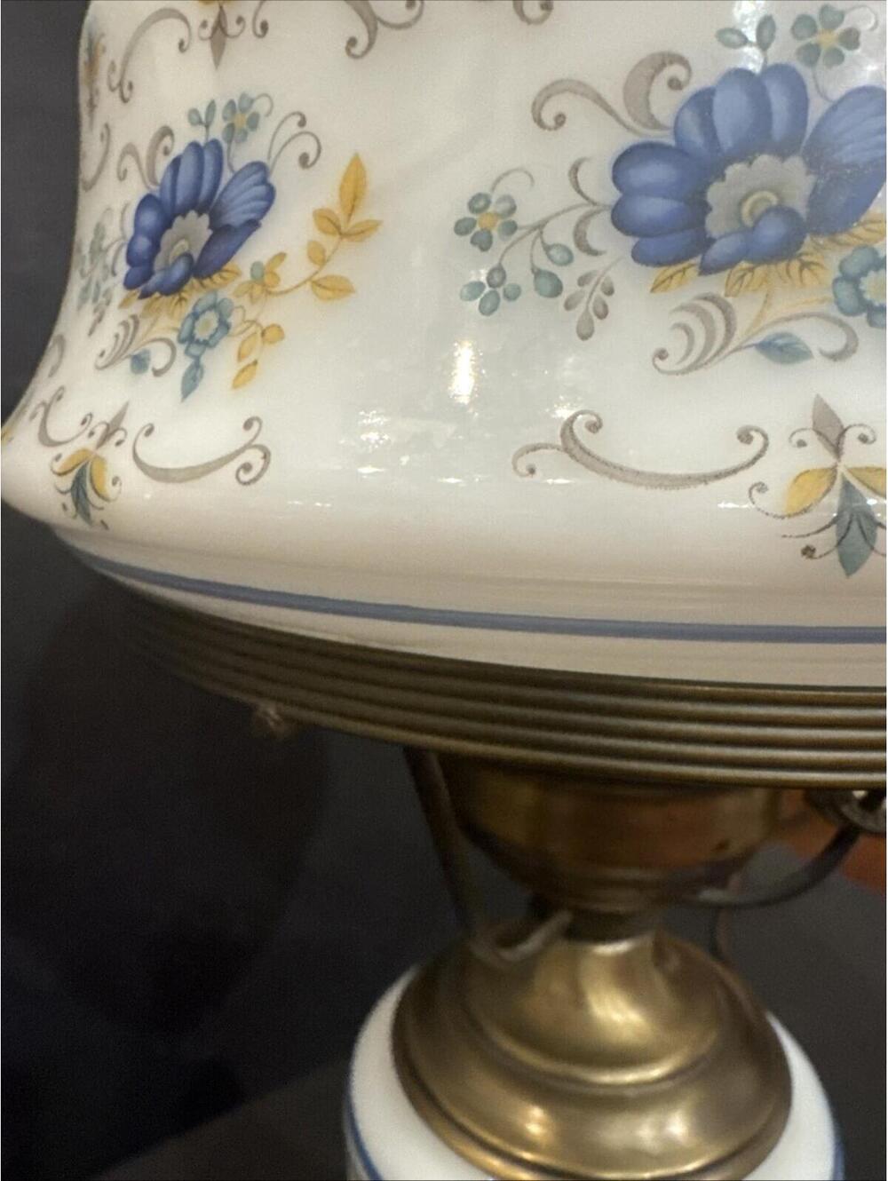 Vintage 3 Way Quoizel Hurricane Lamp Abigail Adams Floral Blue & White 19” H - Picture 9 of 10